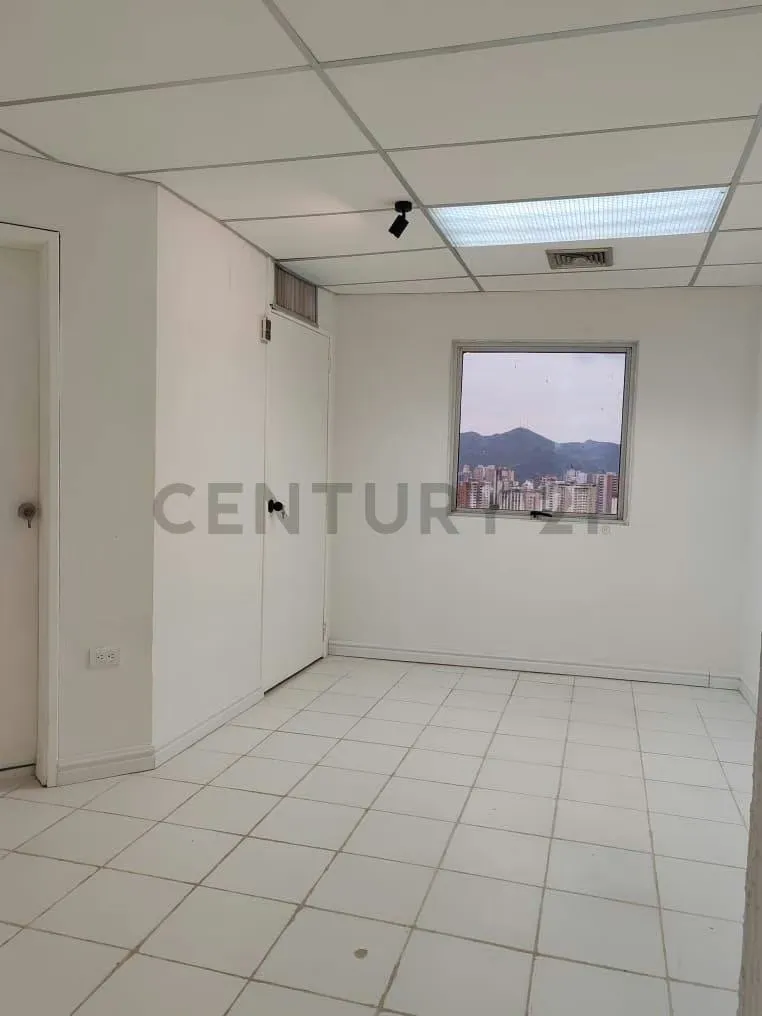 Oportunidad para Alquilar Oficina en la Torre Ejecutiva 4av de Prebo - 3