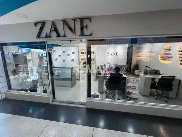 Vendo Fondo de comercio Peluquería en Centro Comercial la Galería totalmente operativa.