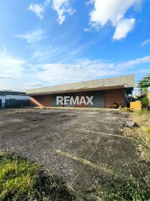OPORTUNIDAD DE ALQUILER: Galpón Industrial Comercial, Av. Alirio Ugarte Pelayo (Antiguo Venequip)