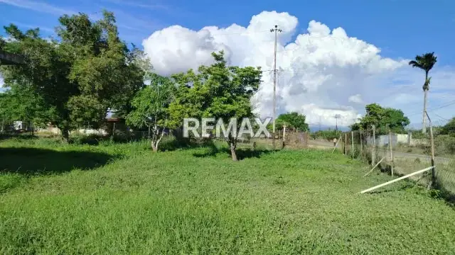 En venta Terreno con Bienhechurías en Tamaca, Sector Las Tunas, vía a Cordero
