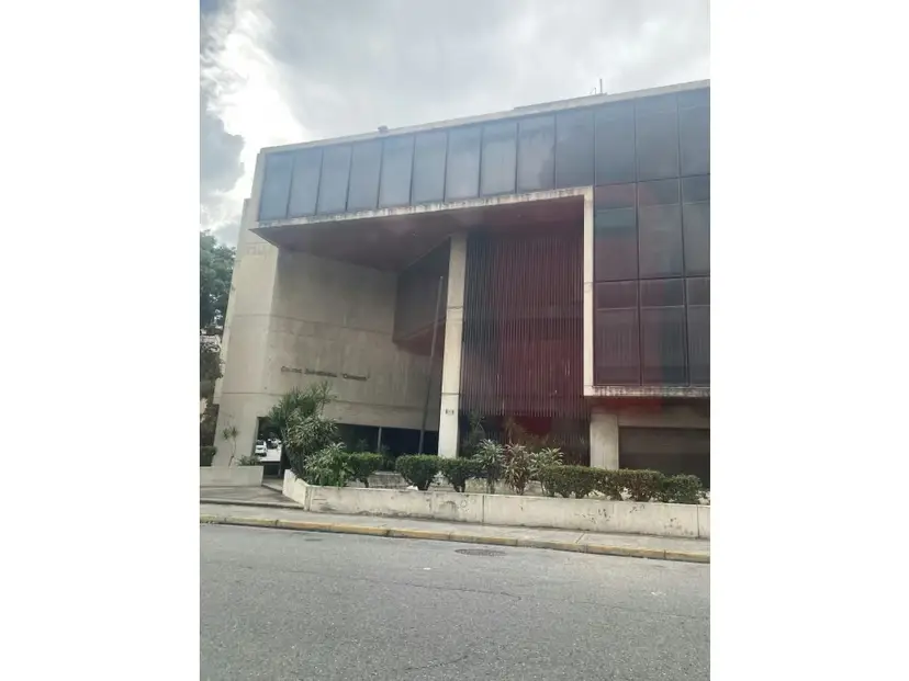 Vendo local comercial 215m2 La Urbina 9571