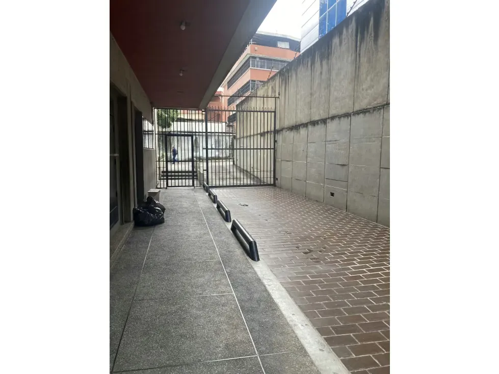 Vendo local comercial 215m2 La Urbina 9571 - 3