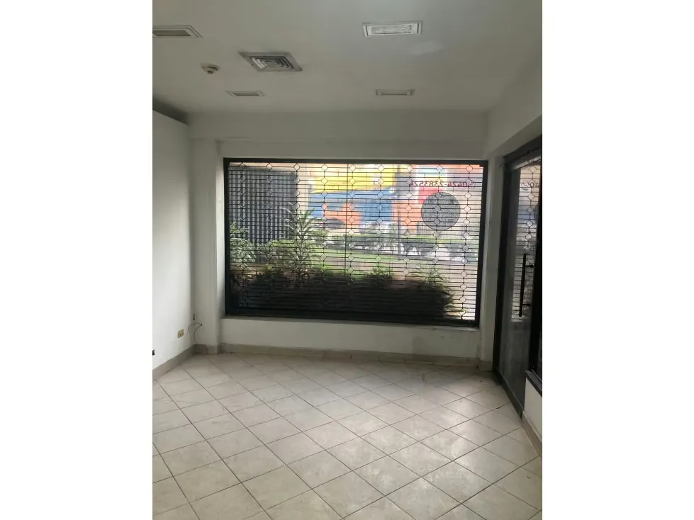 Vendo local comercial 215m2 La Urbina 9571 - 4