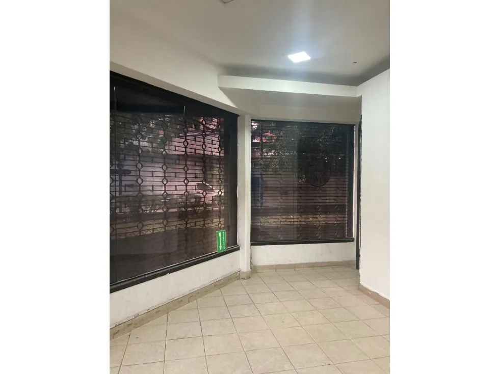 Vendo local comercial 215m2 La Urbina 9571 - 5