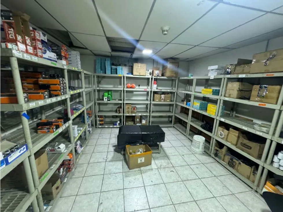 VENDO LOCAL 1090m2 3B AV,BARALT - 10