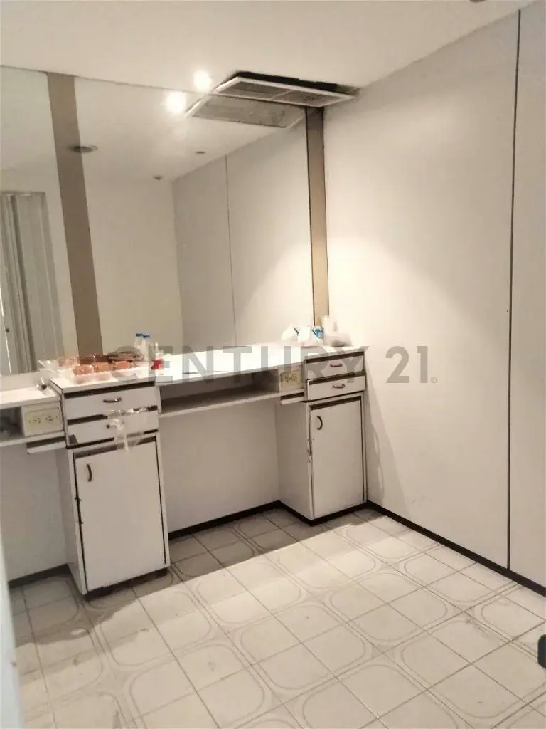 VENTA DE NEGOCIO A PIE DE CALLE, CON EXCELENTE UBICACIÓN COMERCIAL - 4