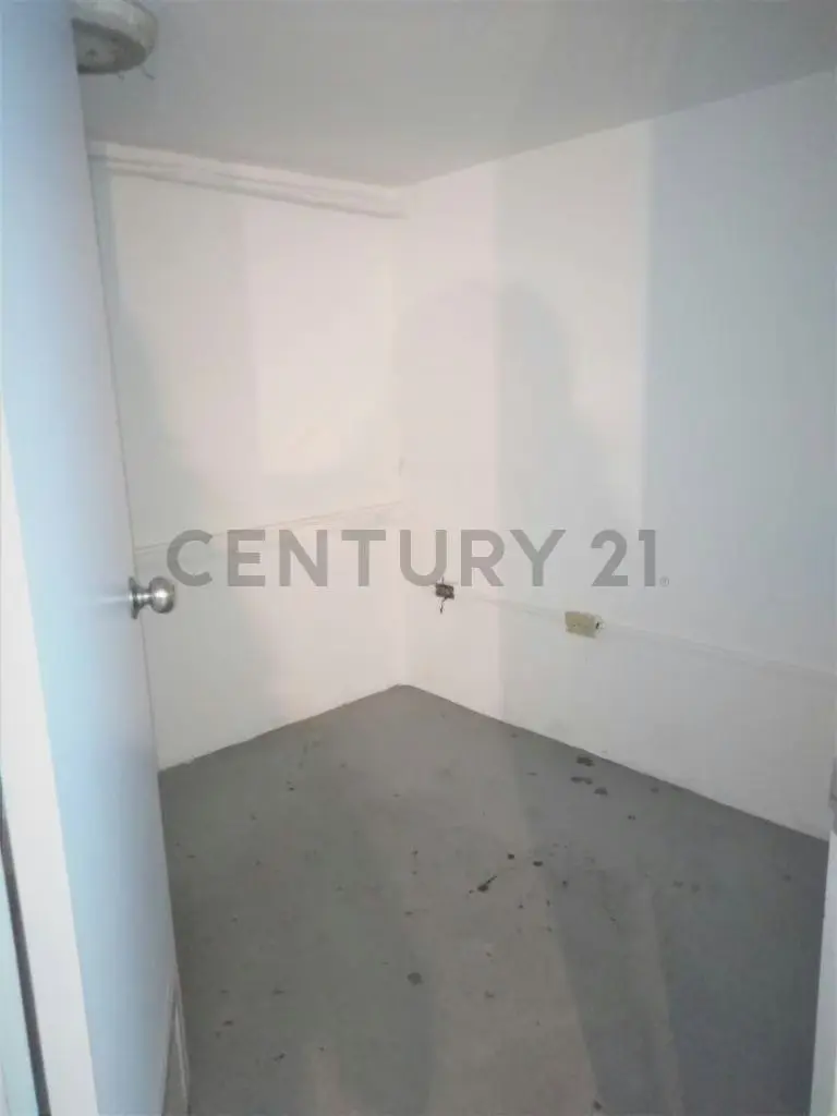 VENTA DE NEGOCIO A PIE DE CALLE, CON EXCELENTE UBICACIÓN COMERCIAL - 10