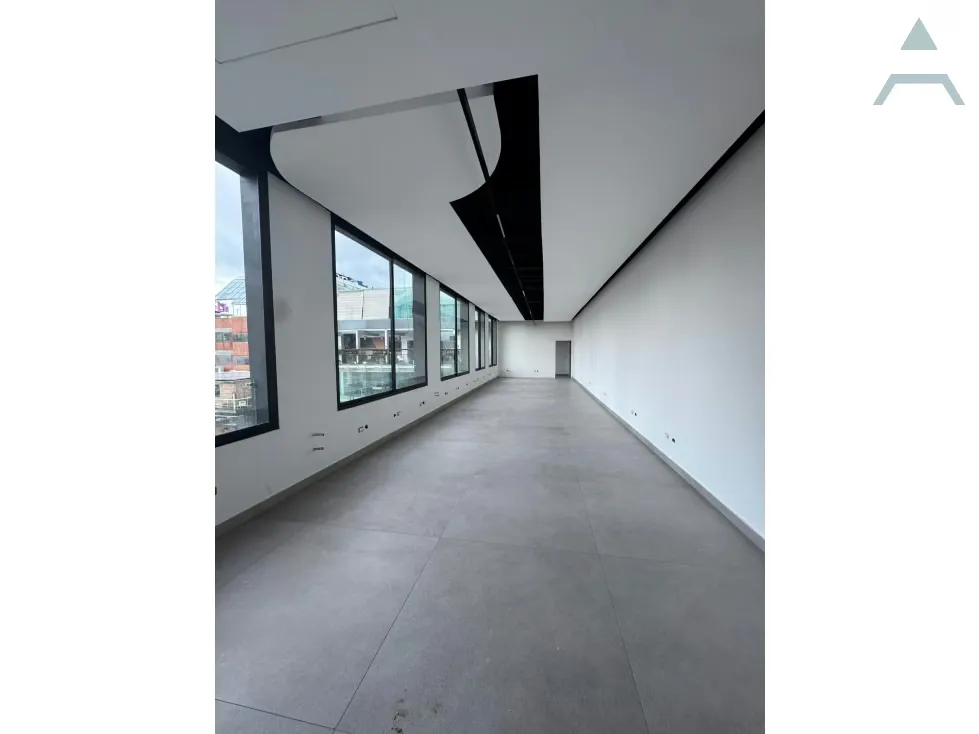 Se alquila Local comercial 310m² 3B/2E Las Mercedes