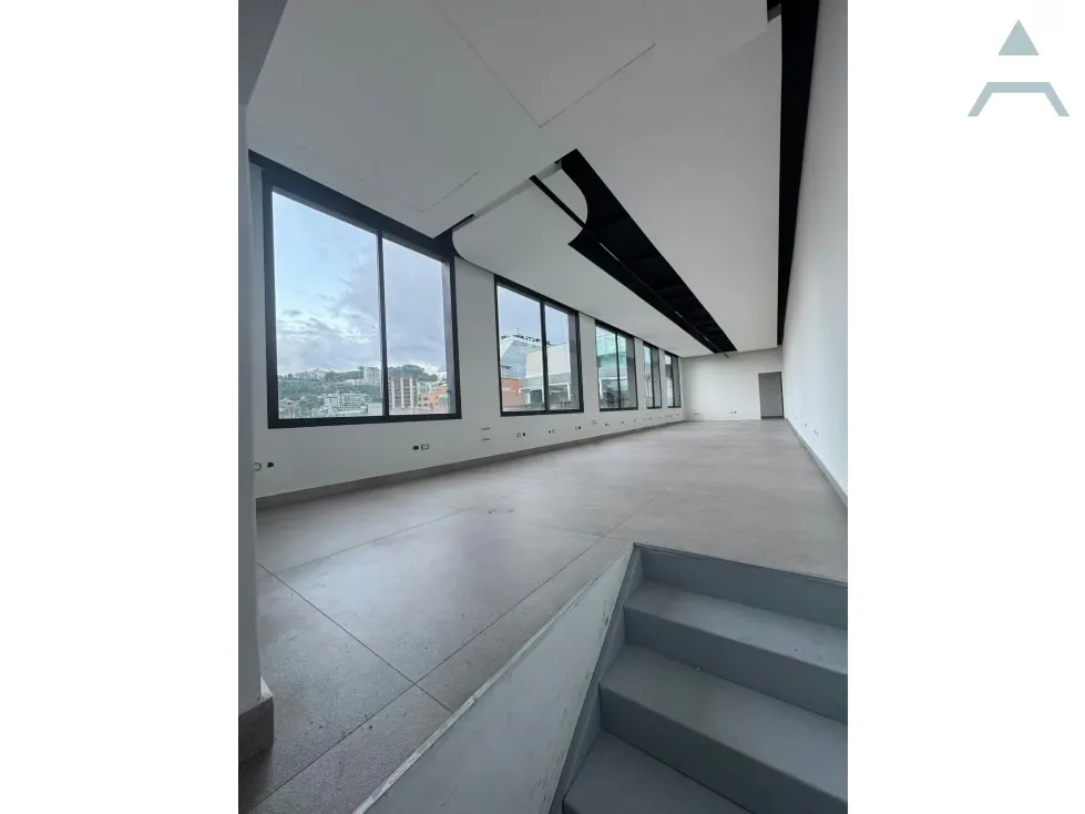 Se alquila Local comercial 310m² 3B/2E Las Mercedes - 3