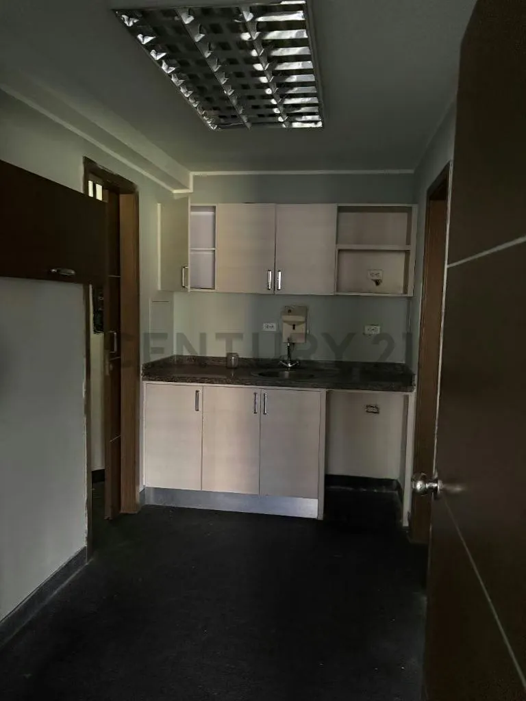 CCCT OFICINA EN ALQUILER PARA REMODELAR