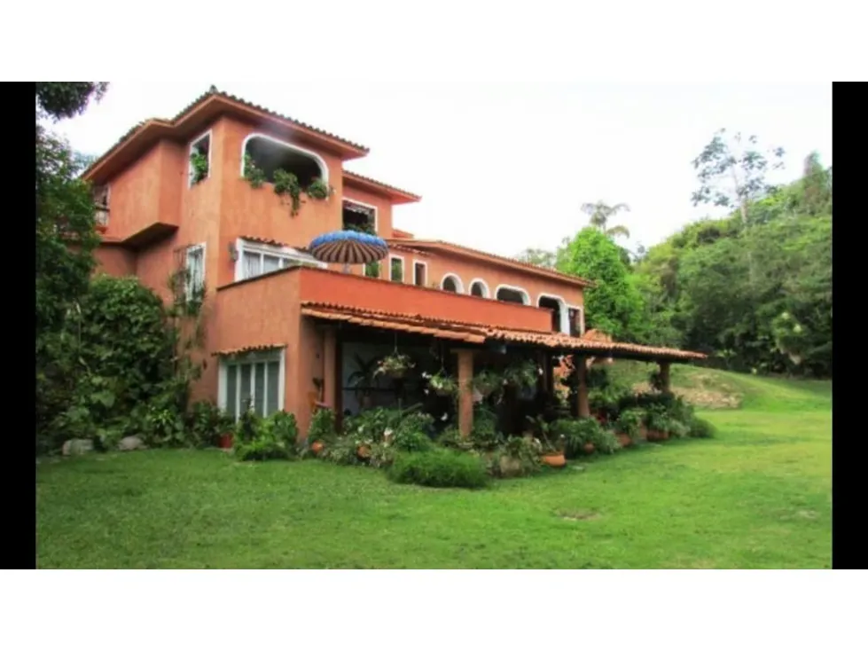 Vendo casa 1000mts2 8h+s/9b+s/14pe La Lagunita 7516