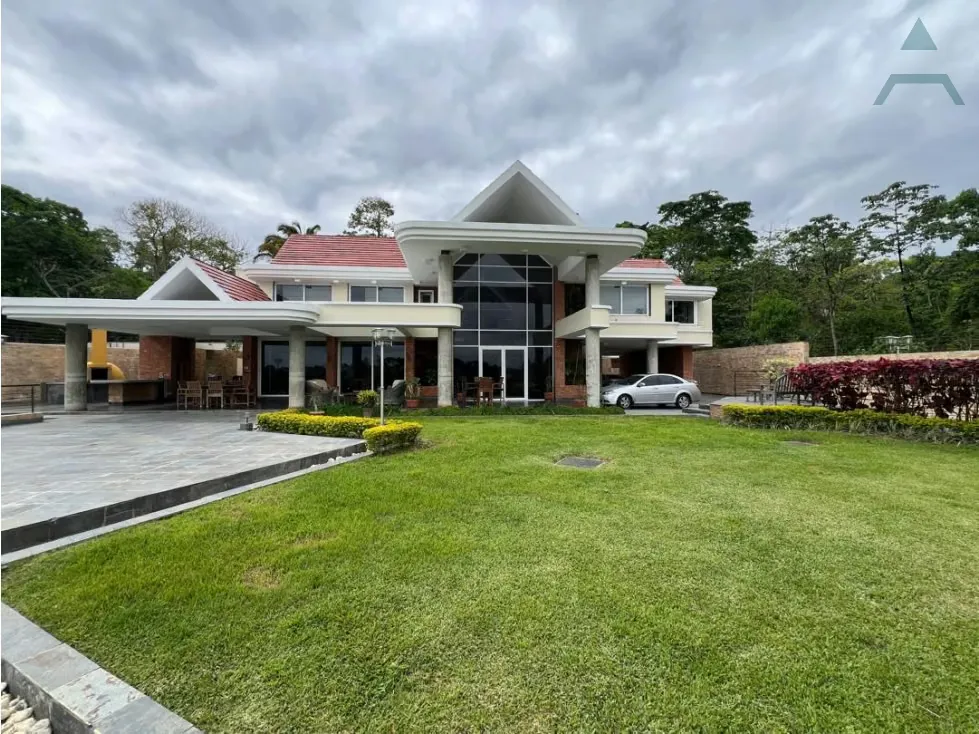 Se vende casa 2000m² 6h/7b/715p La Lagunita