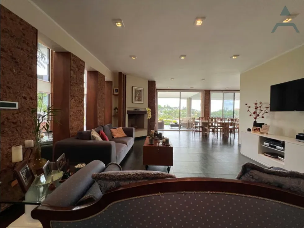 Se vende casa 2000m² 6h/7b/715p La Lagunita - 3