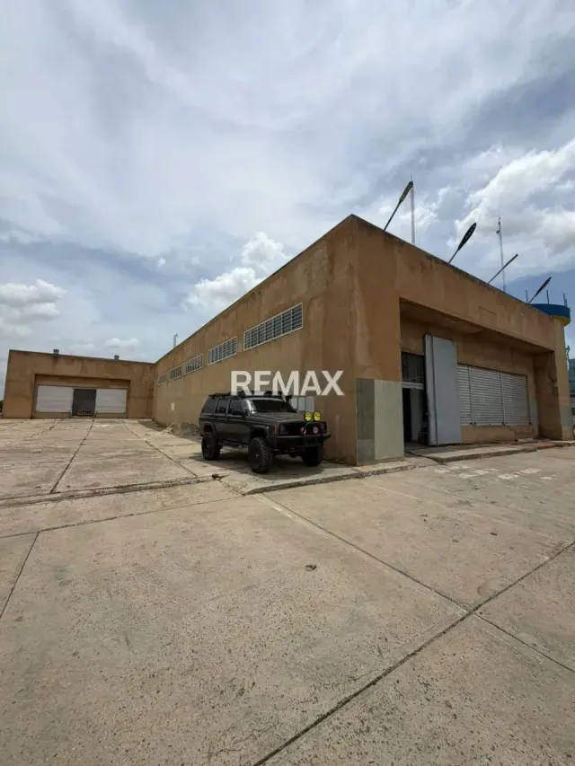 Galpon en Venta Av. La Limpia - 11