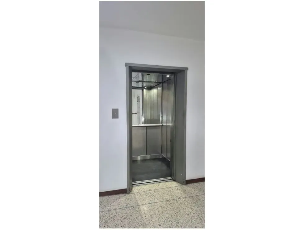 Se alquila apartamento 100m2 El Marqués 4725