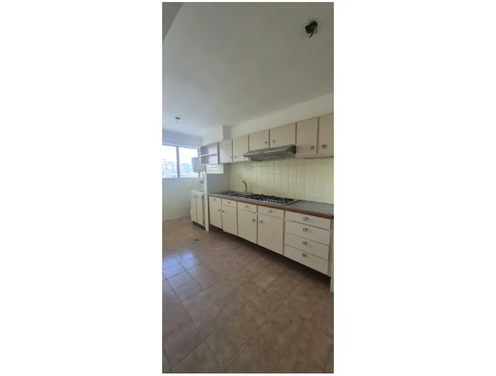 Se alquila apartamento 100m2 El Marqués 4725 - 5