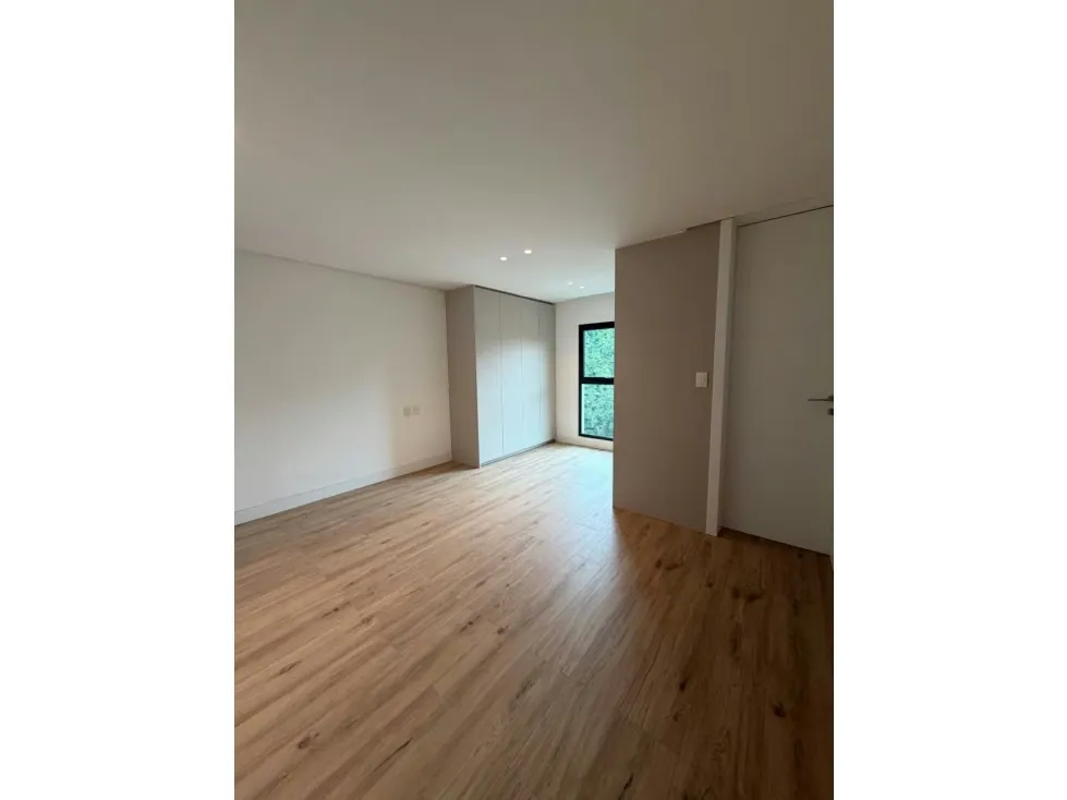 APARTAMENTO EN VENTA 244,70 M2 - URB. LAS MERCEDES - 11
