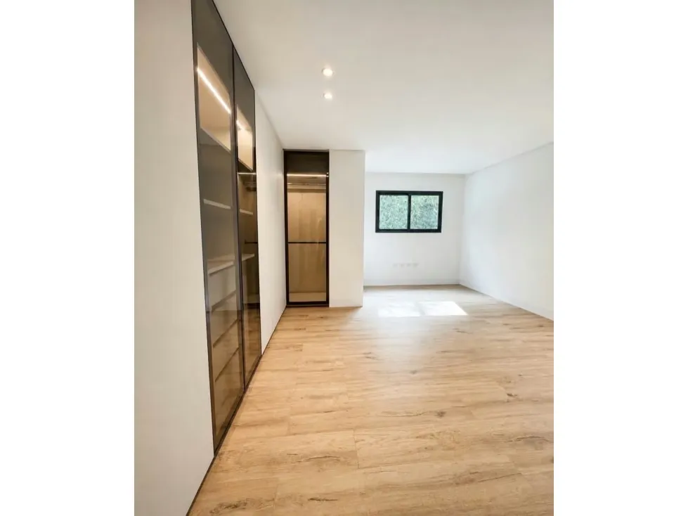 APARTAMENTO EN VENTA 244,70 M2 - URB. LAS MERCEDES - 8
