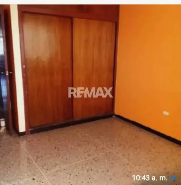 Si deseas estar en el Centro de la Actividad Comercial de Acarigua..esto es para ti. En Venta Apartamento entre Avenida Libertador y Avenida Alianza . - 4