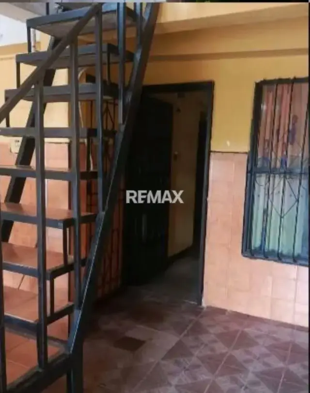 En Alquiler Anexo cómoda y espaciosa casa en urbanismo privado y calle cerrado.