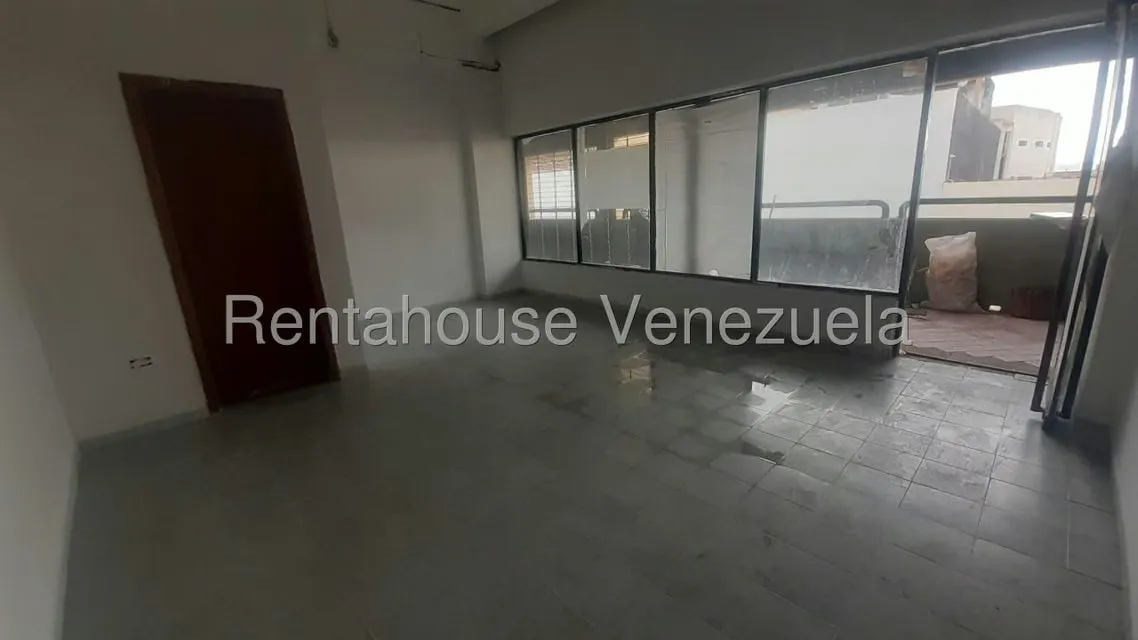 Local Comercial en Venta en Avenida Bolivar, Zulia - 2