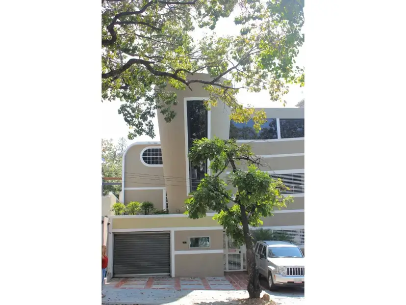 Vendo edificio 3 plantas 717m2 Los Caobos 3054