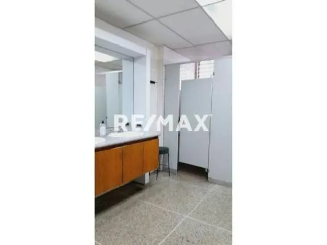 Alquiler Oficina 50 m2 amoblada La Trinidad Caracas - 3