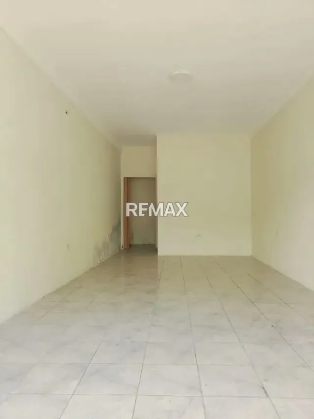 En alquiler Local comercial en Avenida Venezuela con 14 y 15 - 2