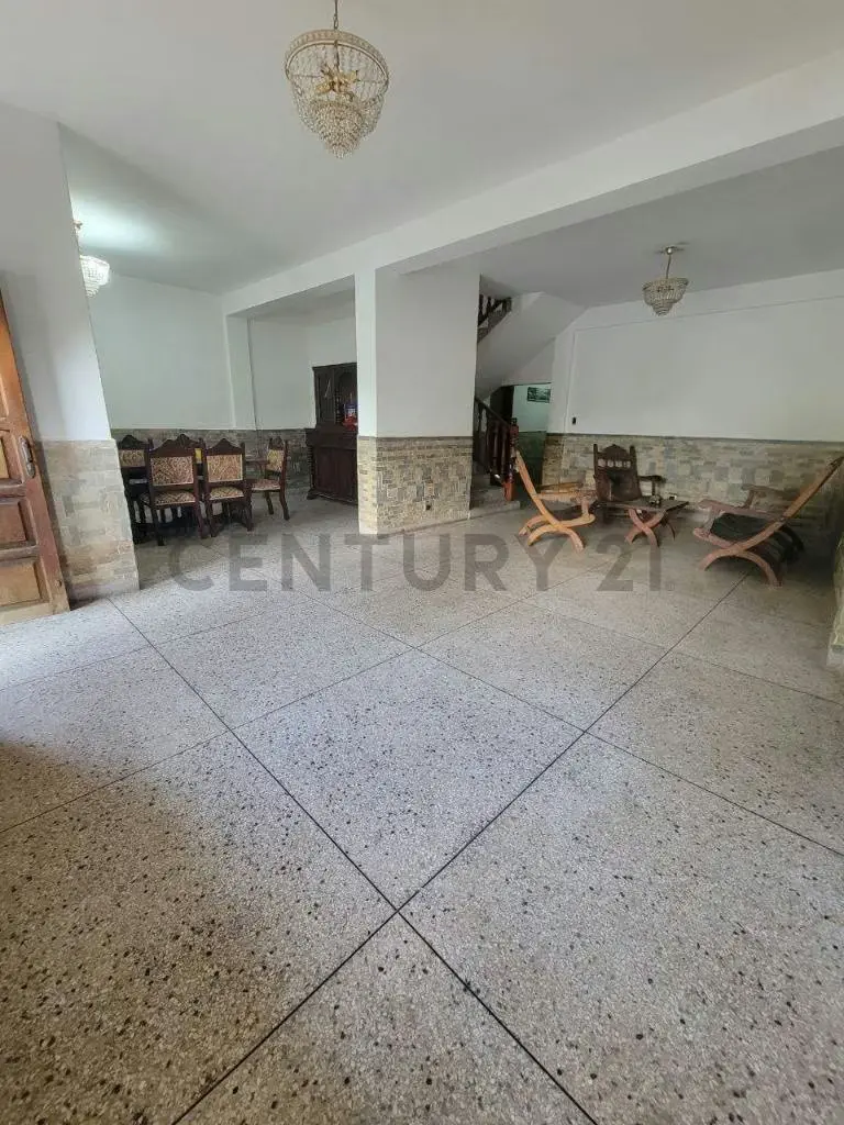 Venta de Casa en Urb. Pocaterra - 2