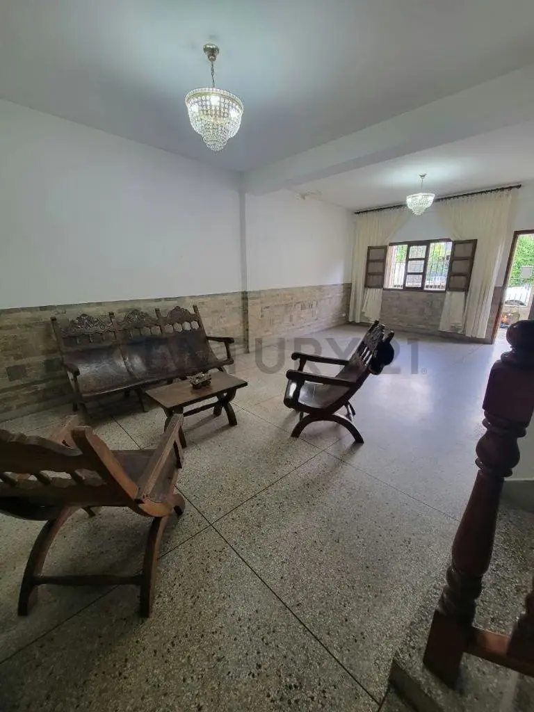 Venta de Casa en Urb. Pocaterra - 4