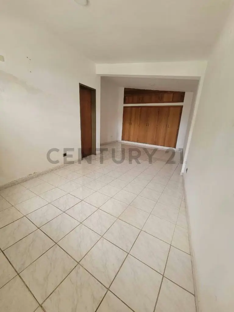 Venta de Casa en Urb. Pocaterra - 9