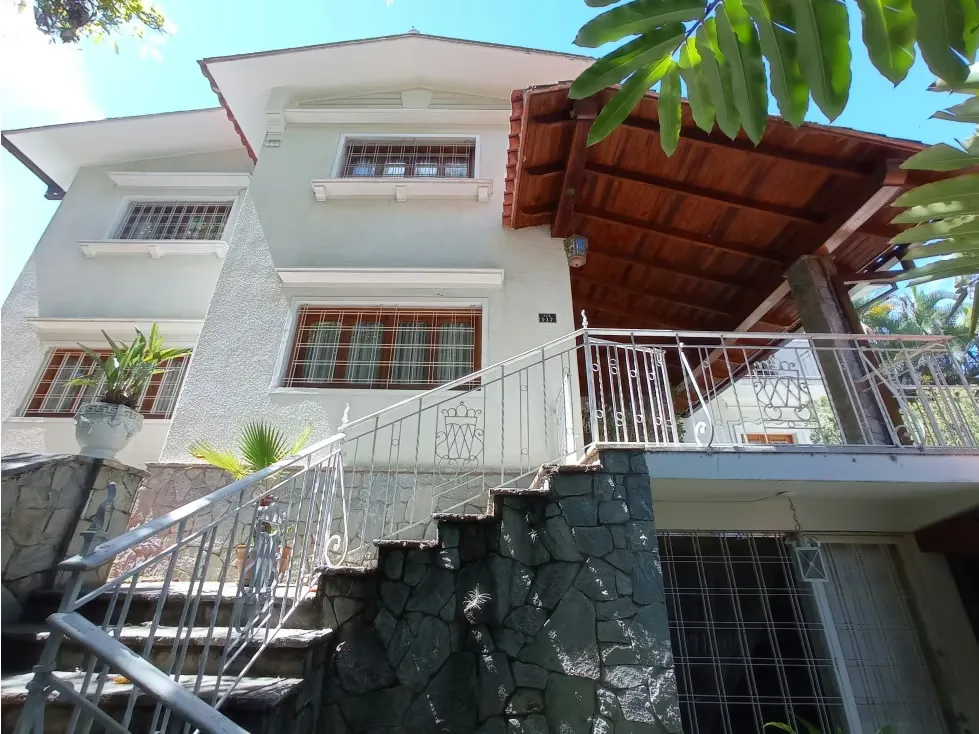 Alquilo casa 900m2 San Román 4324