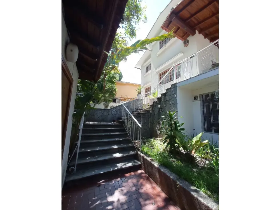 Alquilo casa 900m2 San Román 4324 - 2