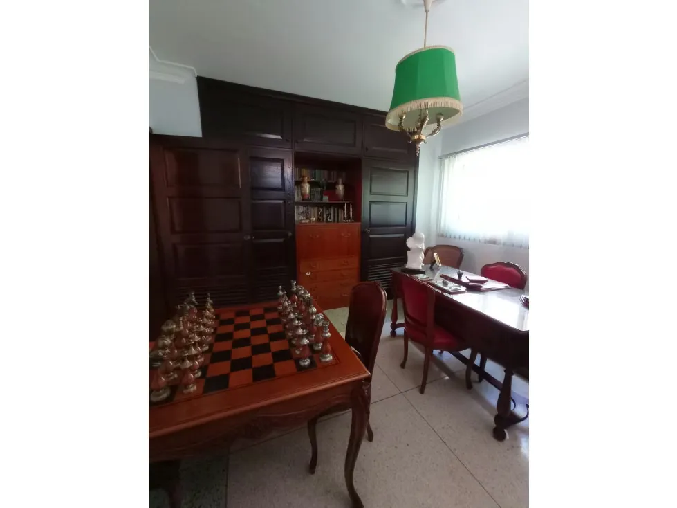 Alquilo casa 900m2 San Román 4324 - 24