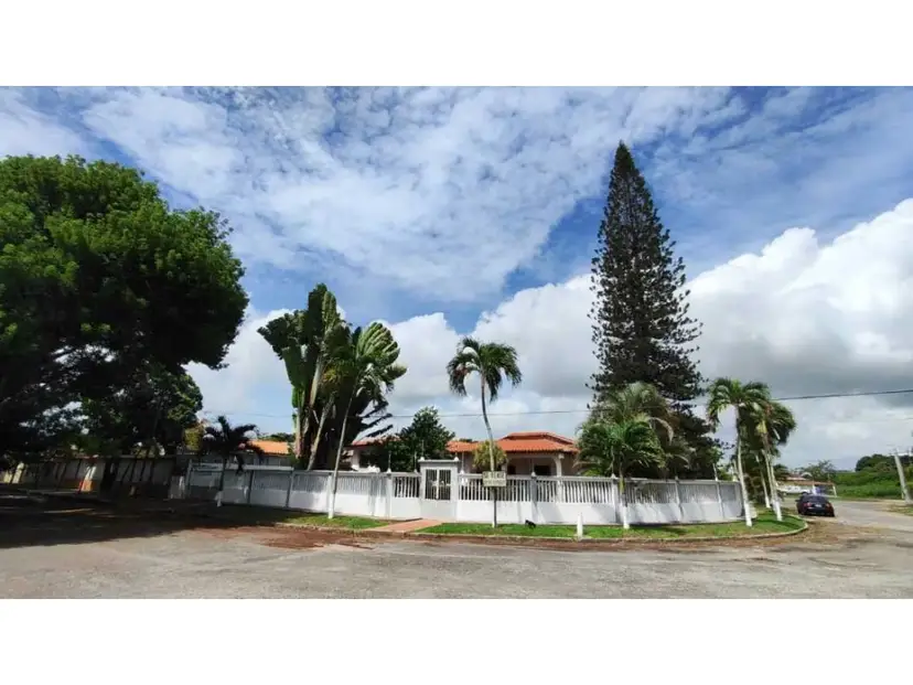 Vendo casa 700m2 Higuerote 5639