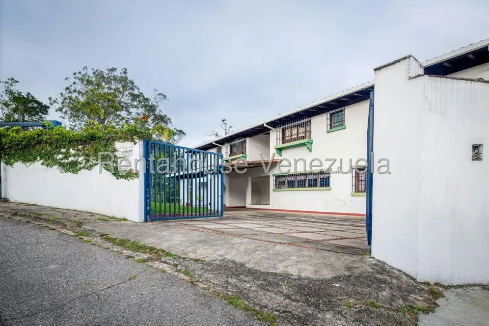 Casa (Multipes Niveles) en Venta en La Lagunita Country Club, Distrito Metropolitano - 2