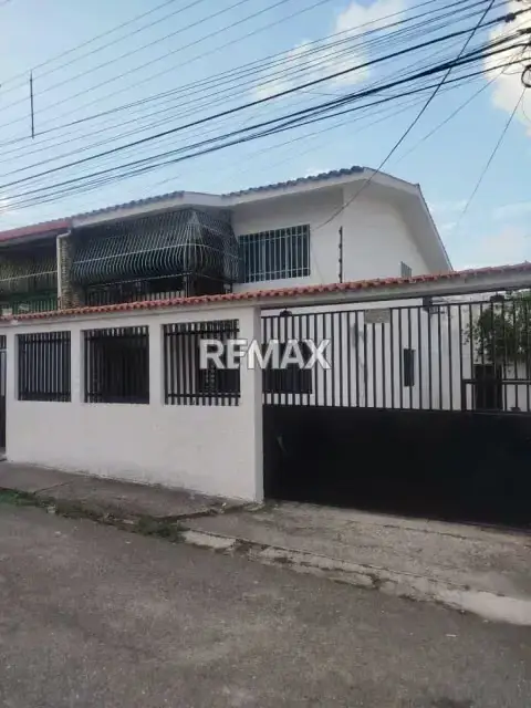 Hogar de tus sueños: Residencia familiar lista para habitar.