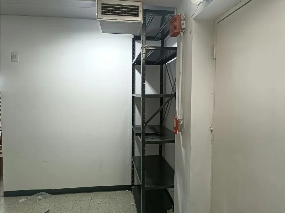 ALQUILO OFICINA LA URBINA DE 150M2 2 BAÑOS 2 P/E - 12