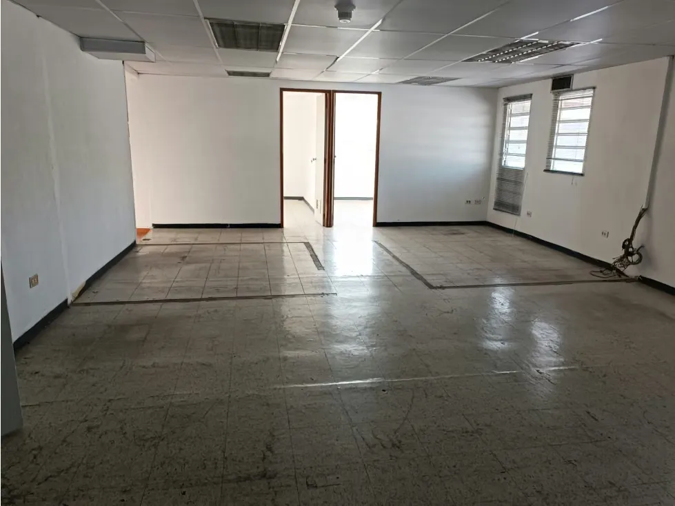 ALQUILO OFICINA LA URBINA DE 150M2 2 BAÑOS 2 P/E - 16