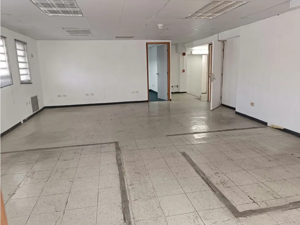 ALQUILO OFICINA LA URBINA DE 150M2 2 BAÑOS 2 P/E - 19