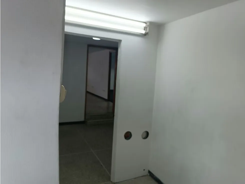 ALQUILO OFICINA LA URBINA DE 150M2 2 BAÑOS 2 P/E - 7