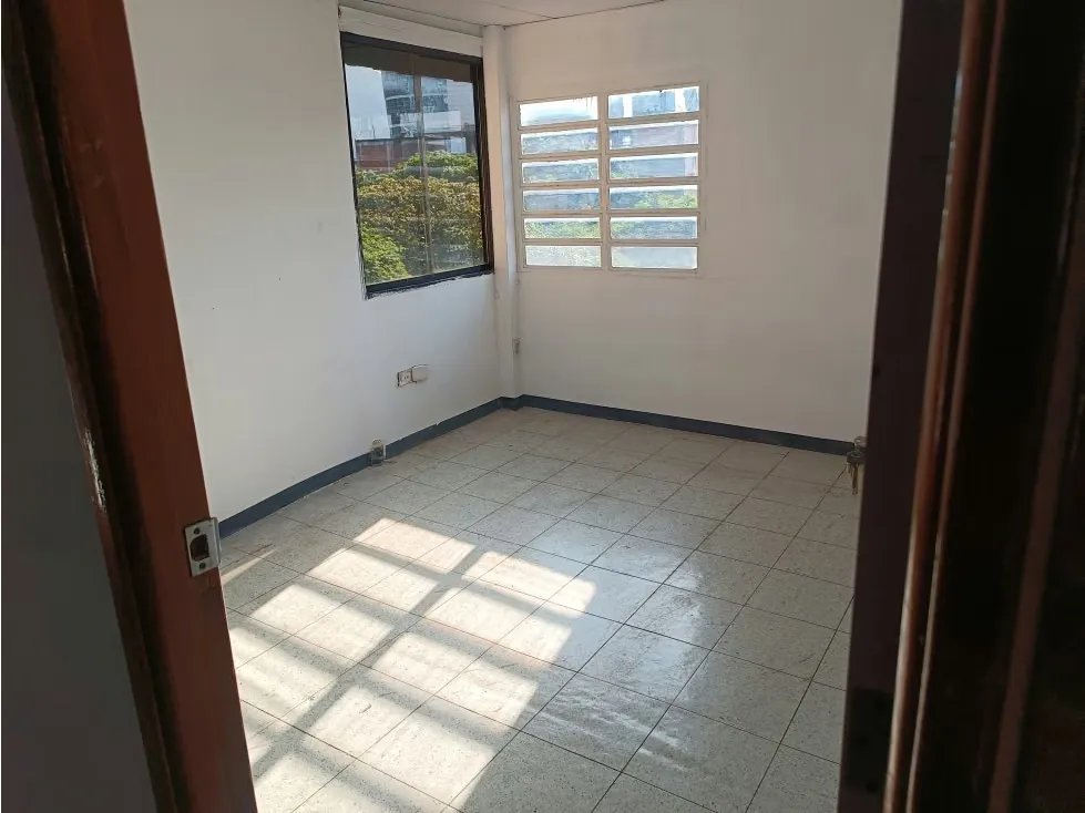 ALQUILO OFICINA LA URBINA DE 150M2 2 BAÑOS 2 P/E - 10