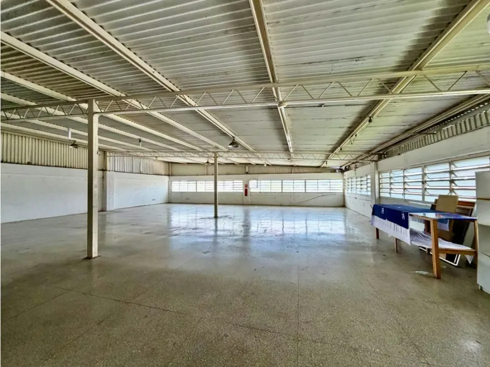 Se vende piso industrial 326m2 Boleita - 2