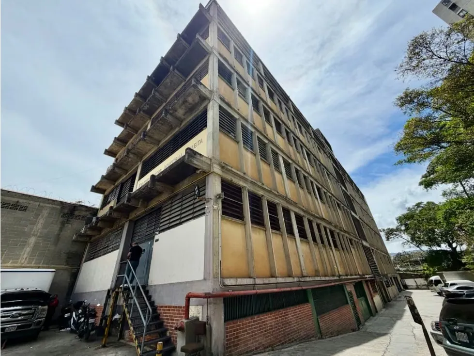 Se vende piso industrial 326m2 Boleita - 3