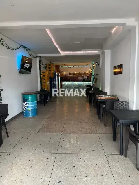 SE VENDE LICORERIA EN BARRIO SUCRE - 2