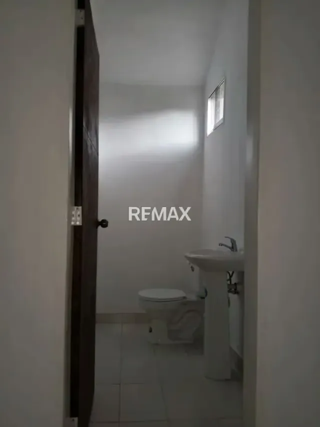 EN VENTA LOCAL COMERCIAL UBICADO EN EL LIMÓN - 4