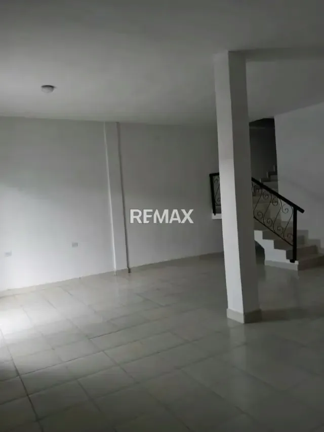 EN VENTA LOCAL COMERCIAL UBICADO EN EL LIMÓN - 5