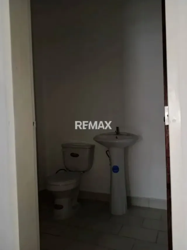 EN VENTA LOCAL COMERCIAL UBICADO EN EL LIMÓN - 6