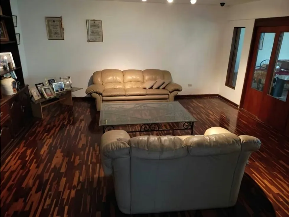 Casa En Venta - Lomas De La Lagunita 450 Mts2 C. 650 Mts2 T. Caracas - 3
