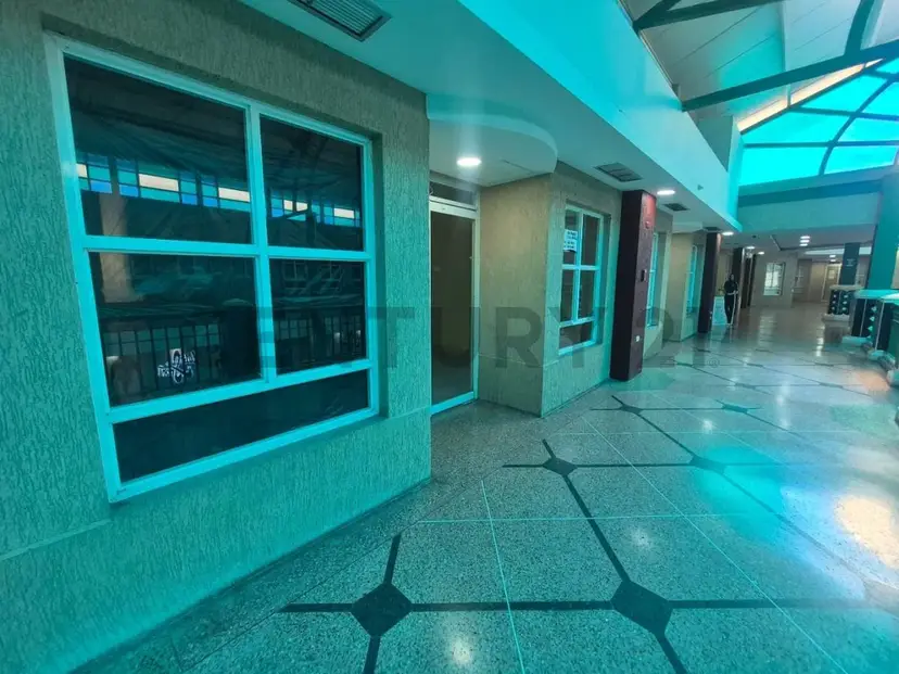 Premium Local Comercial en el Centro Comercial Puente Real